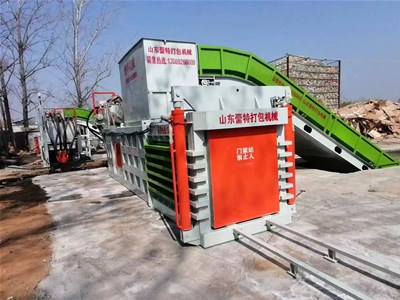 礦泉水（shuǐ）瓶打（dǎ）包機（jī）的應用作用介紹